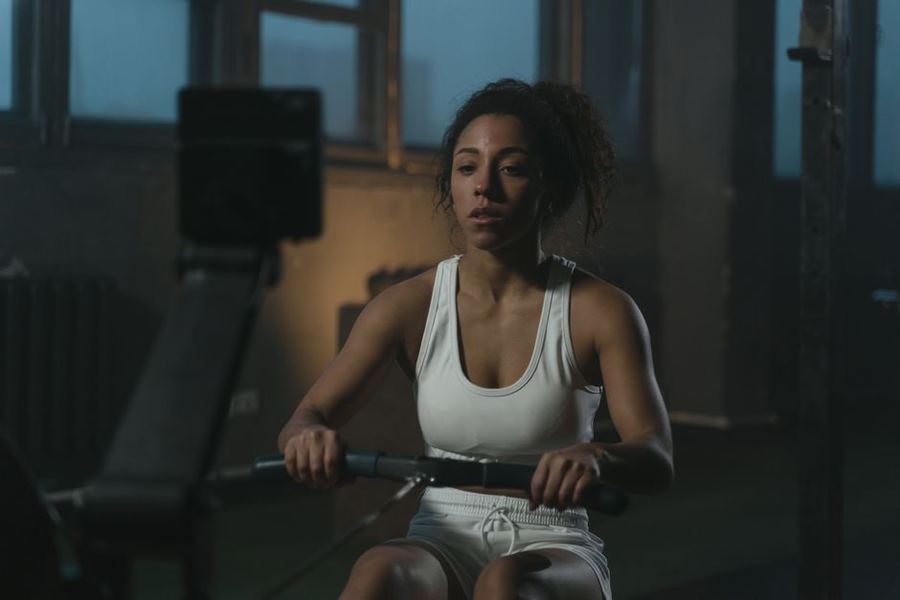 WRX1000, rameur à eau bois pliable à écran tactile Sportstech